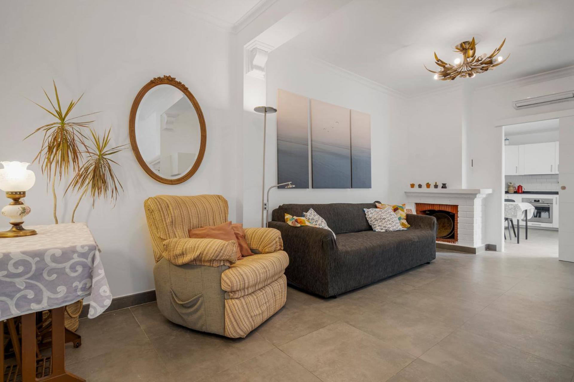 Charming 3 Bedroom House With 2 Terraces