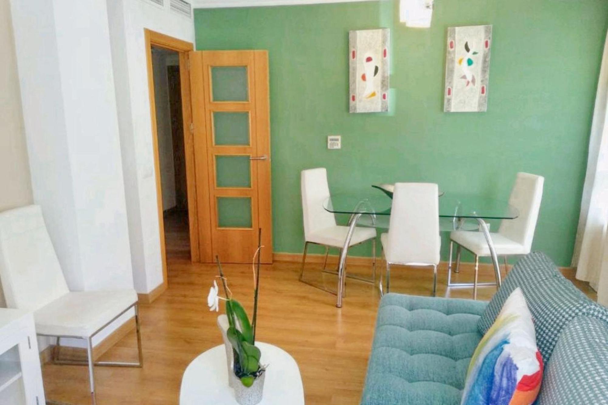 Modern 80 M² + Balcony Apartamento *