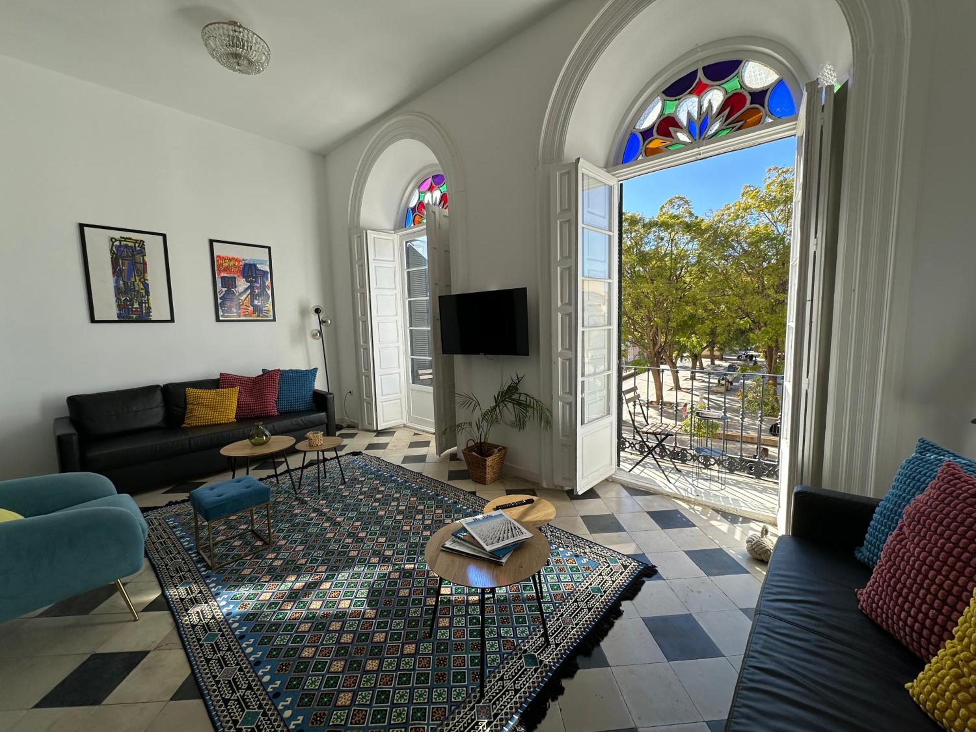 Center Flat Balcony At Picasso's *