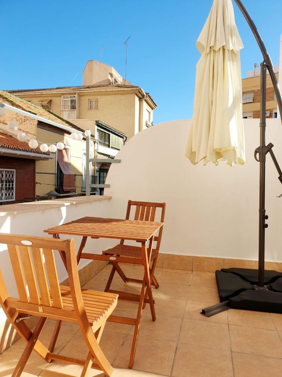 Apartamento With Private Terrace, Kingsize Bed, Highspeed-wifi & Ac *