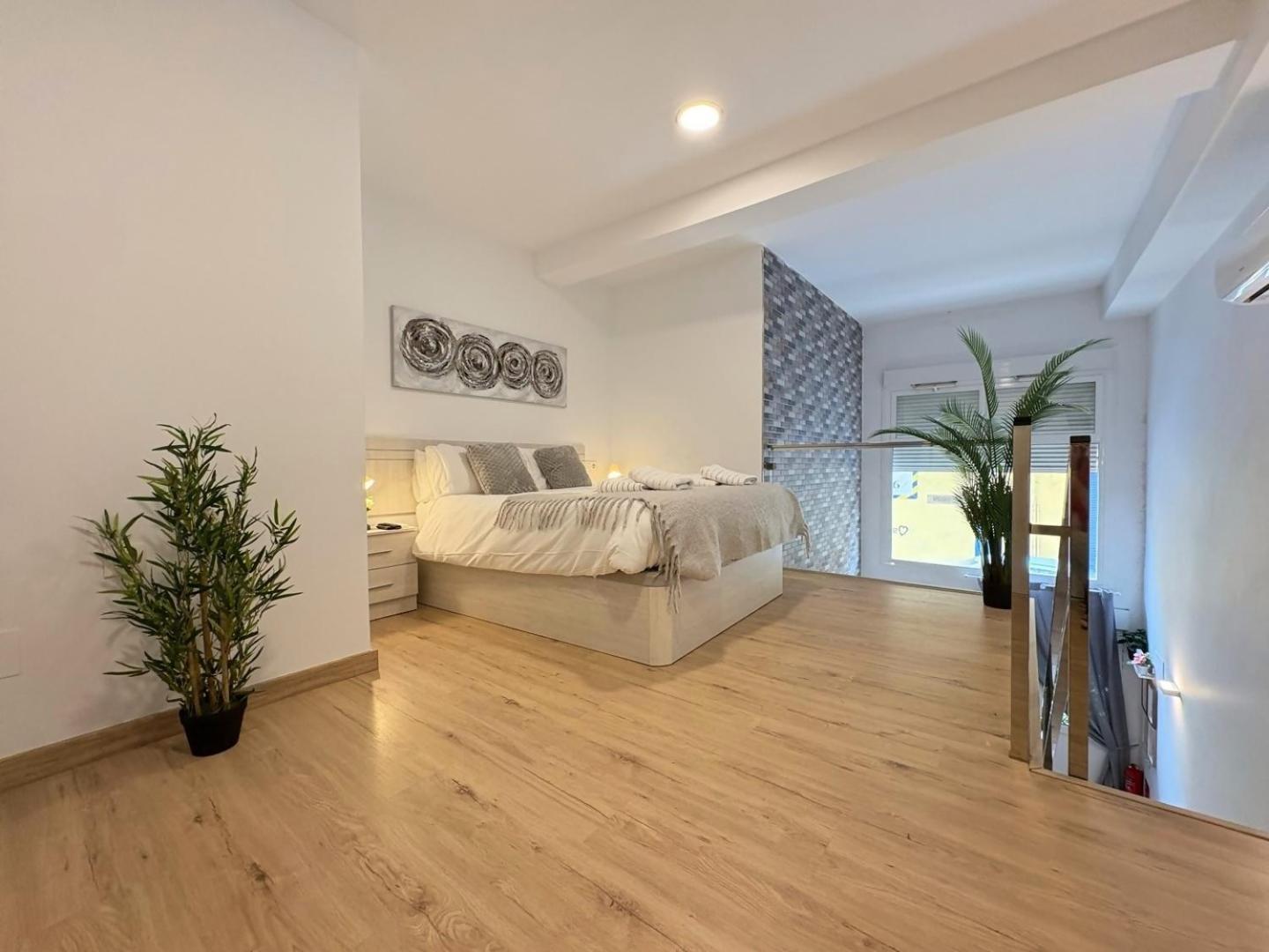 Duplex Huelin Ii & Apartamento Málaga