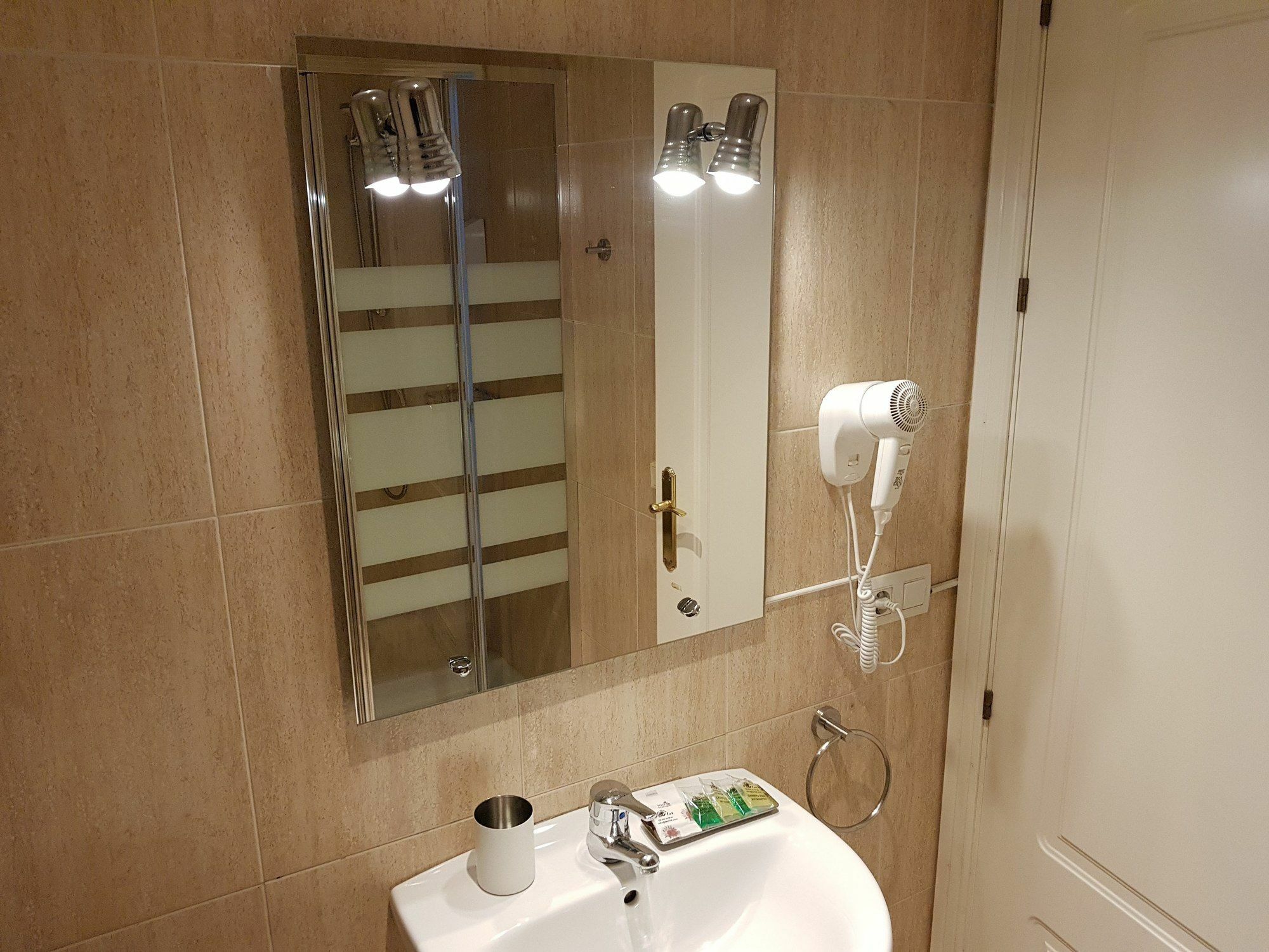 Fan Flat Mariscal Appartement