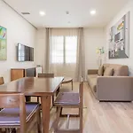 Apartamentos de lujo EL MUSEO Living&Experience Club Arte contemporáneo y mobiliario de colección de los años 50