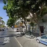 Holidays2Malaga Heredia 3 bedroom opposite Malaga Port