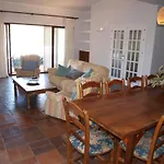 Acogedora Y Amplia Villa Con Piscina