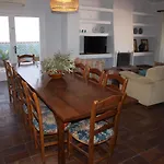 Acogedora Y Amplia Villa Con Piscina