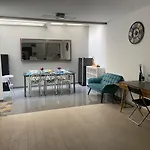 Beautiful Five Bedroom Three Bathroom Entire Villa