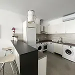 Amplio Apartamento En Av. Carlos Haya