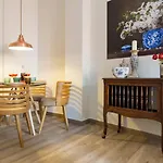 \'Montano Three\' Center By Ele Apartments
