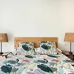 Lunaroom Center & Quiet Guesthouse