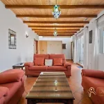 Casa Con 3 Habitaciones En El Tarajal Malaga