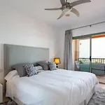 Royal Apartment W/Shared Pool, Terrace &A/C
