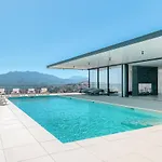Luxury Villa With Heated Pool, Gym And Cinema Room
