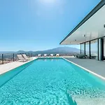 Luxury Villa With Heated Pool, Gym And Cinema Room