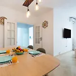 The 1St Corner Central Apartments