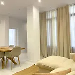 Piso Con Patio, 3 Habitaciones, En La Goleta