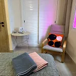 Peaceful Little Bedroom - Shared Home With 2 Cats