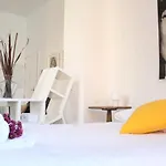 Life Apartments Calderon