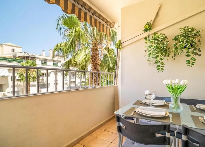 Beautiful Apartment In Malaga With Kitchen