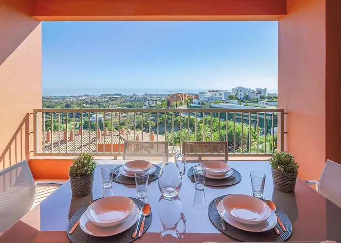 Royal Apartment W/Shared Pool, Terrace &A/C