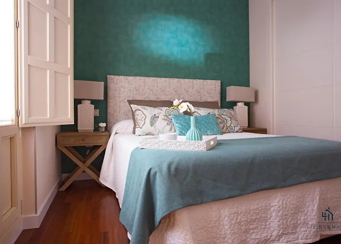 Living4Malaga Carcer Apartment