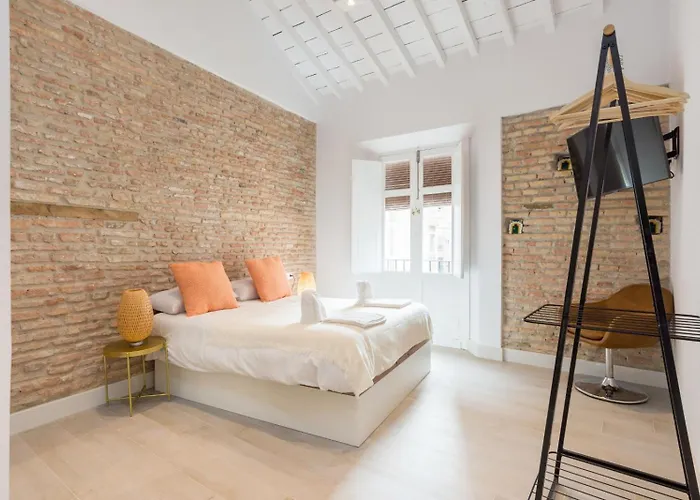 Te1A-El Teatro Brick Wall Suite Prime Location