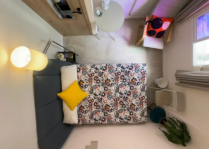 Peaceful Little Bedroom - Shared Home With 2 Cats