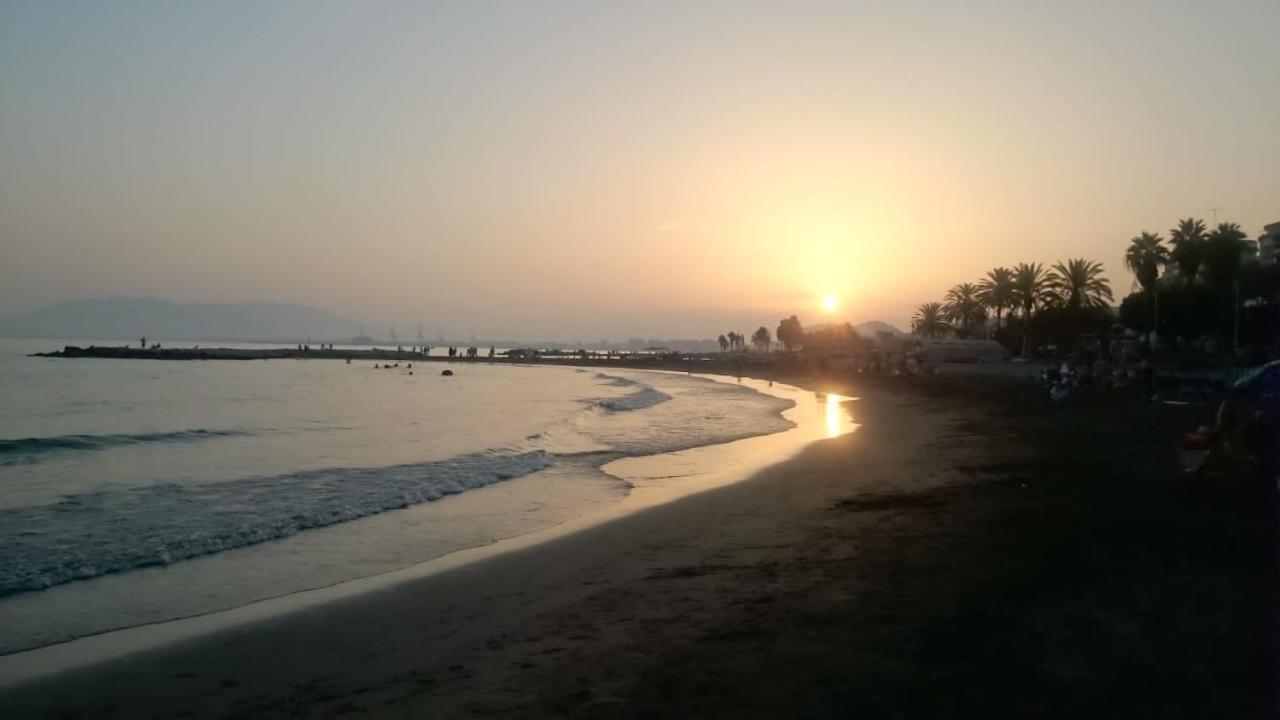 A 5min A Pie De La Playa De El Palo Apartment Malaga