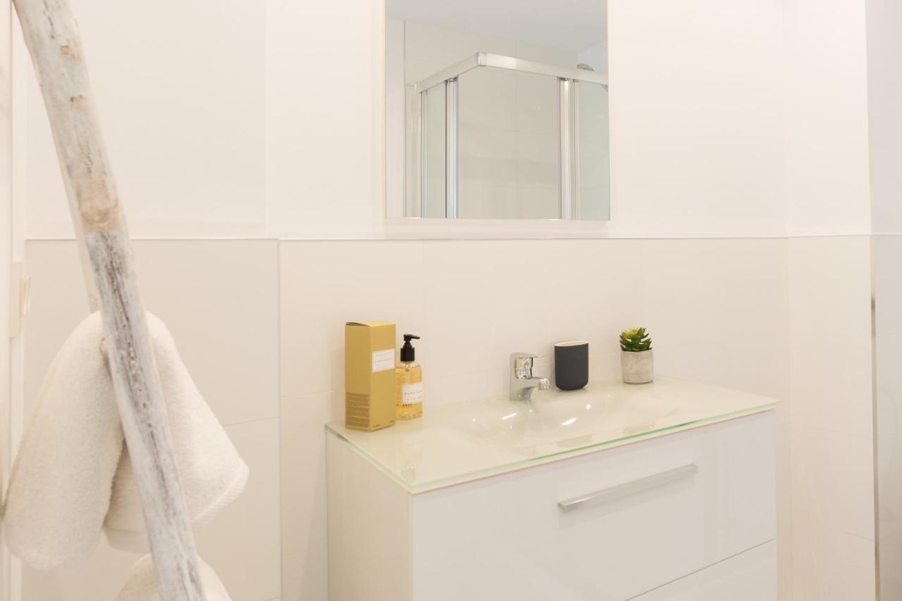 Urbe10 Angel Ganivet 2 Bedrooms Malaga
