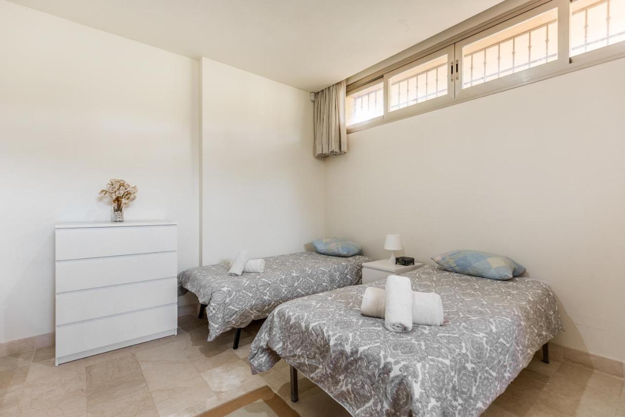 Townhouse With Great Sea Views In Riviera Del Sol Málaga