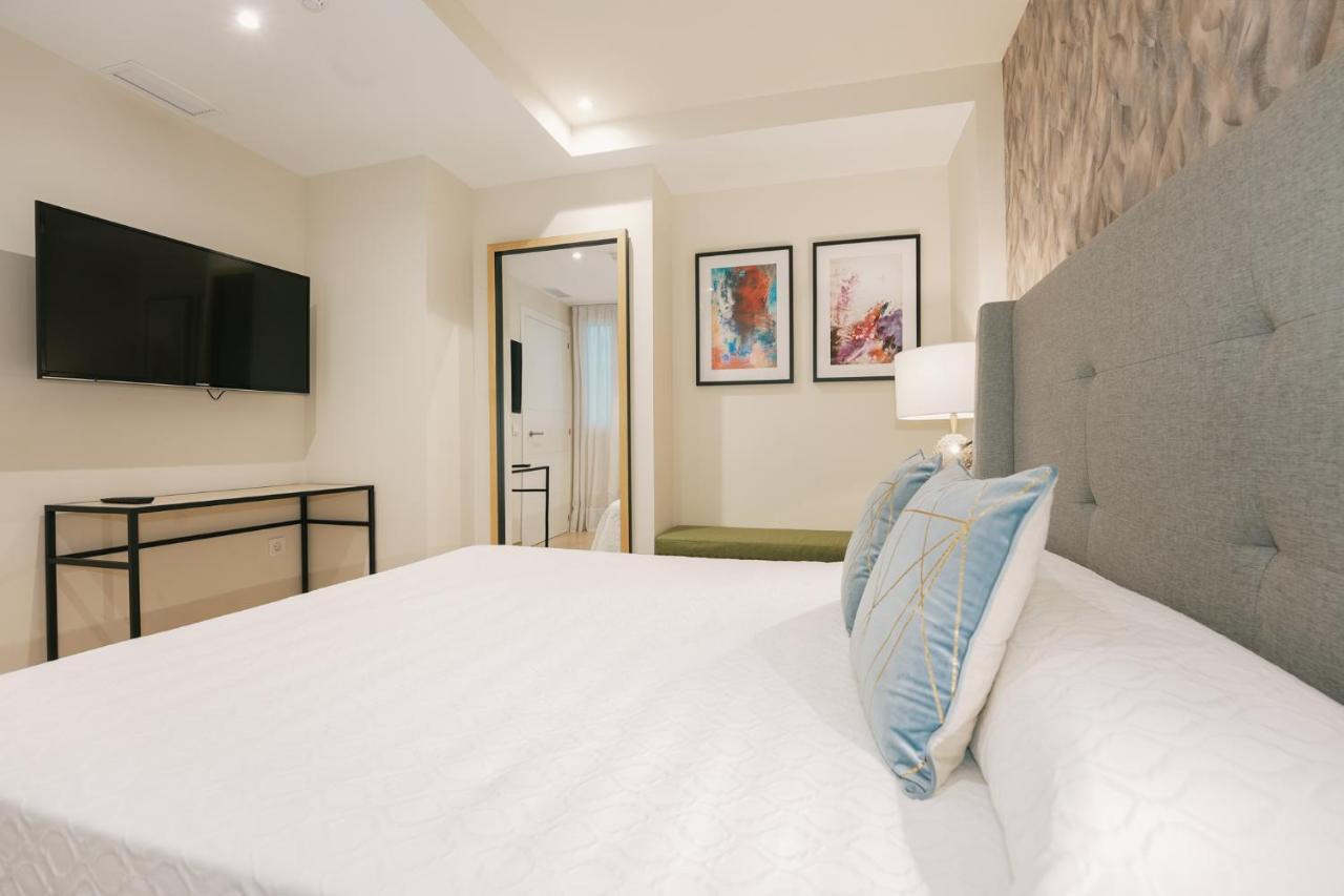 Aparthotel Debambu Atarazanas 2*