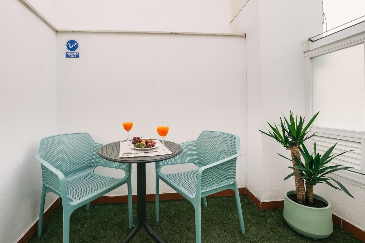 Debambu Atarazanas Aparthotel 2*