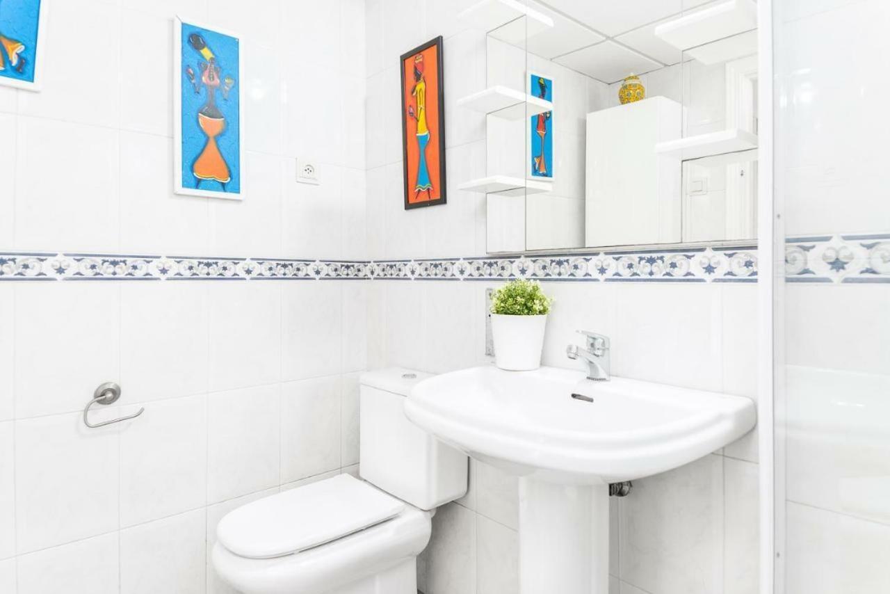 Lovely With River Views And Parking Leilighet *