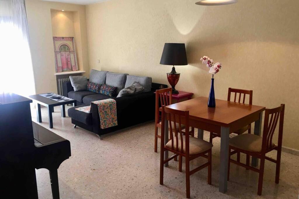 Confortable-tranquilo Junto Al Centro Apartamento