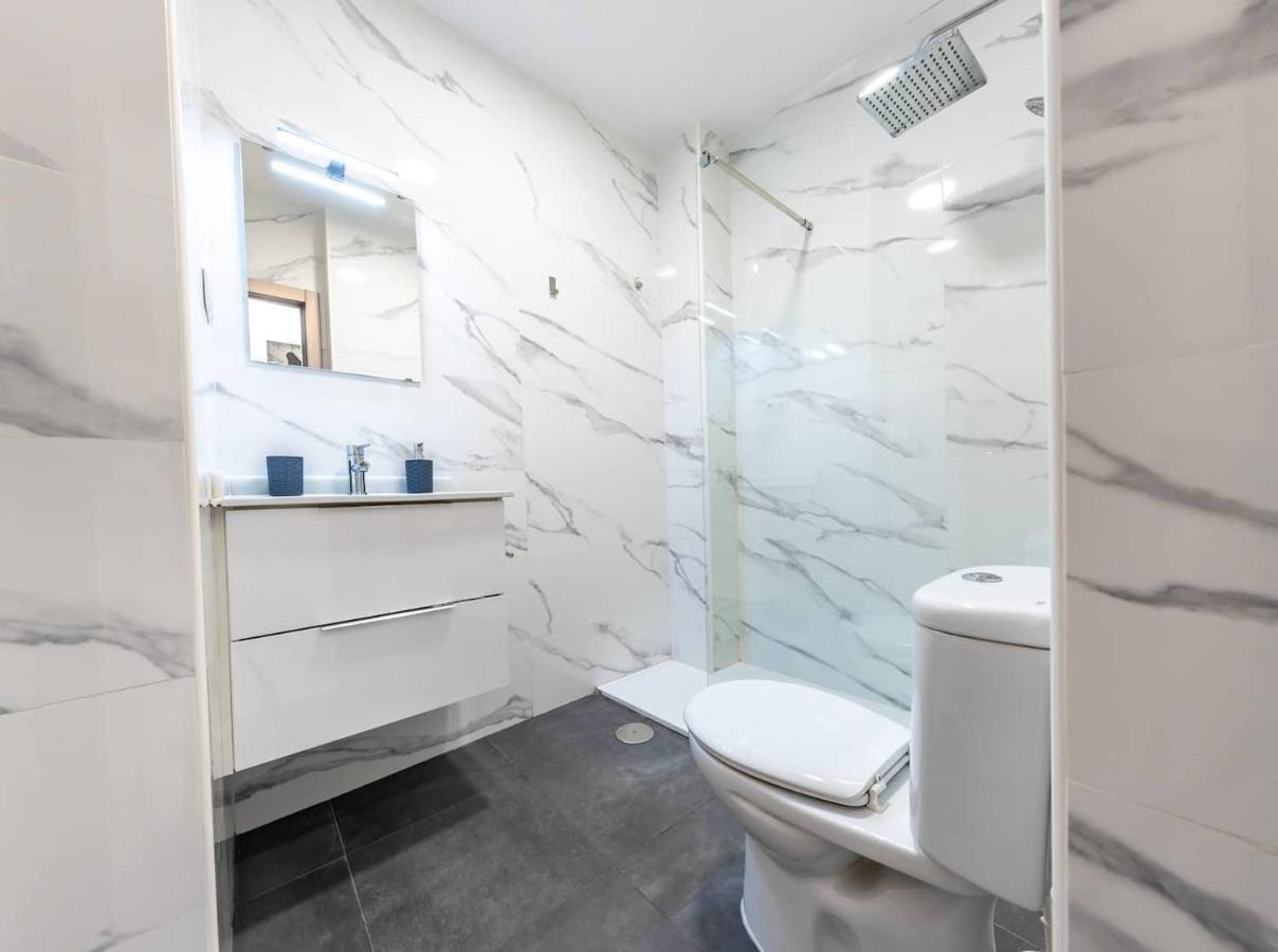 Private Rooftop & Elegant Studio - Center By Rems Appartamento