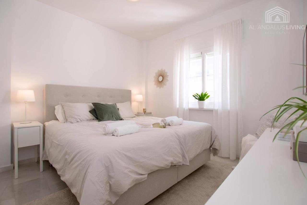 Scandinavian Style With Amazing Sea Views And South West Facing Sunny Terrace In Miraflores Walking Distance To The Beach! Leilighet *