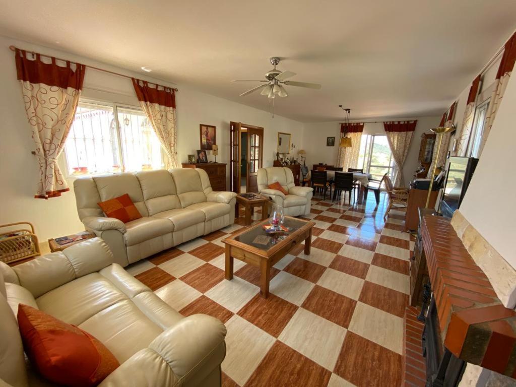Casa De Rosas Villa Malaga