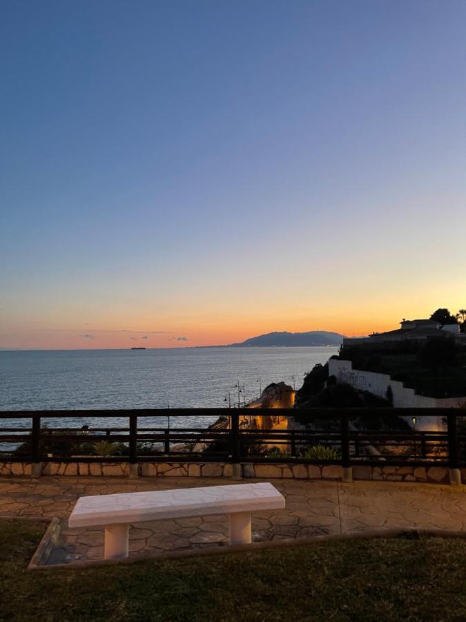 Beautiful Five Bedroom Three Bathroom Entire Villa