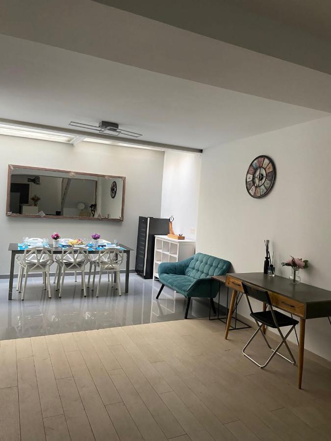 Beautiful Five Bedroom Three Bathroom Entire Villa