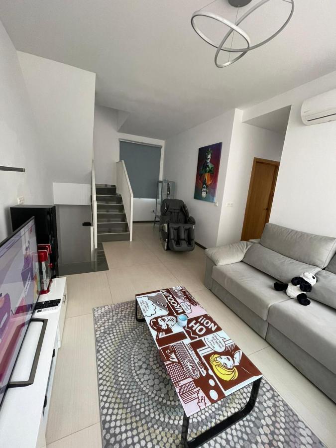 Beautiful Five Bedroom Three Bathroom Entire Málaga