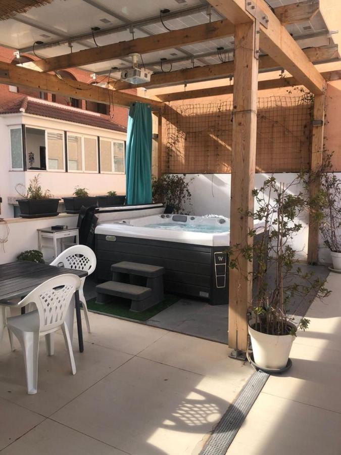 Beautiful Five Bedroom Three Bathroom Entire