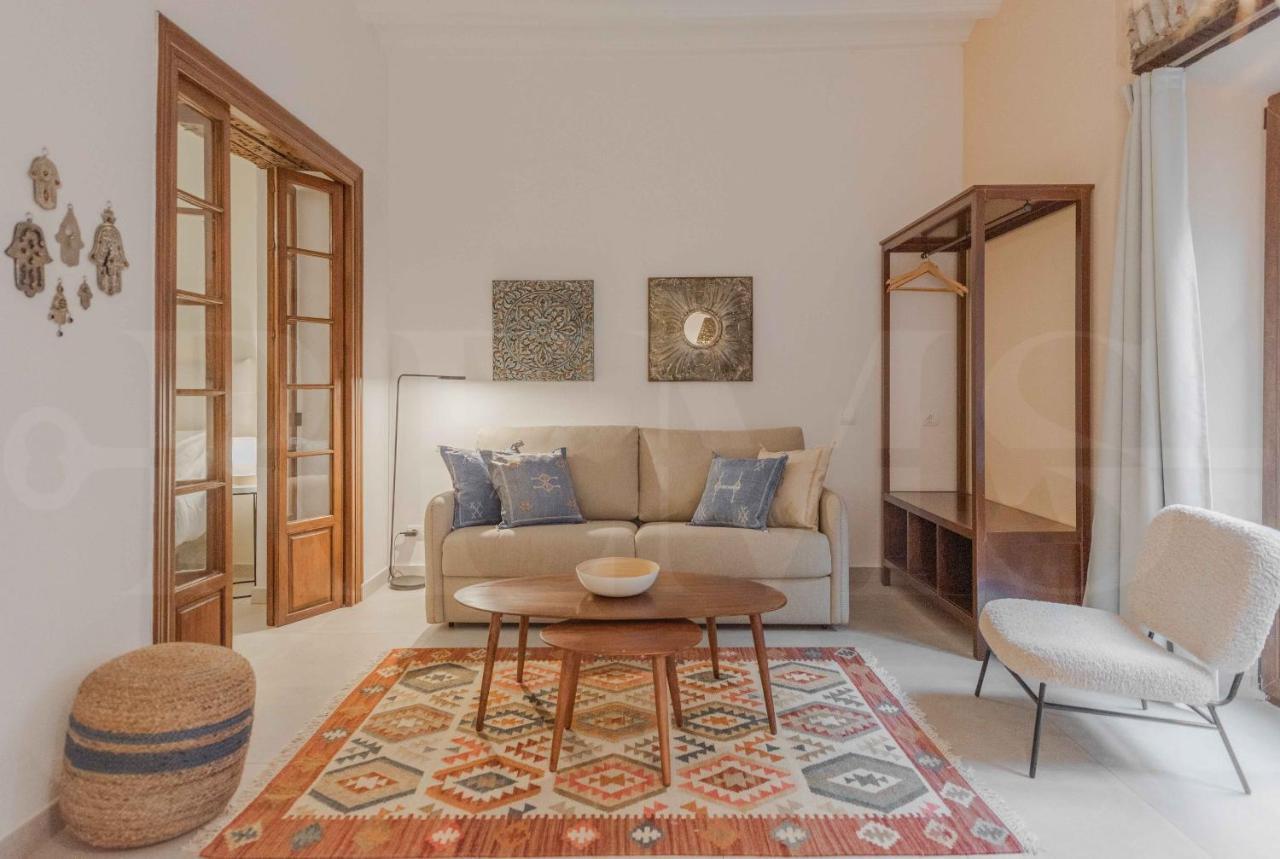 With Balcony In The Heart Of By Rems Málaga