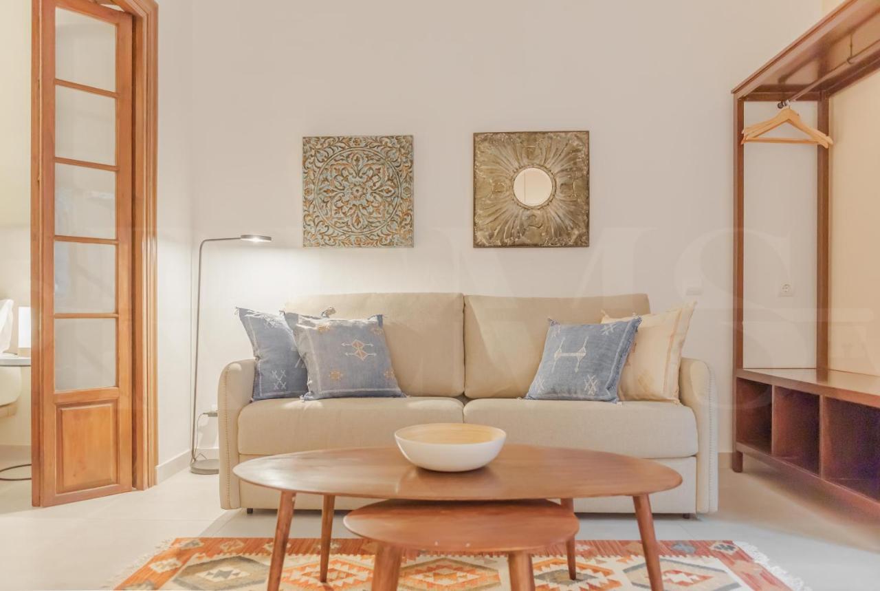 With Balcony In The Heart Of By Rems Málaga
