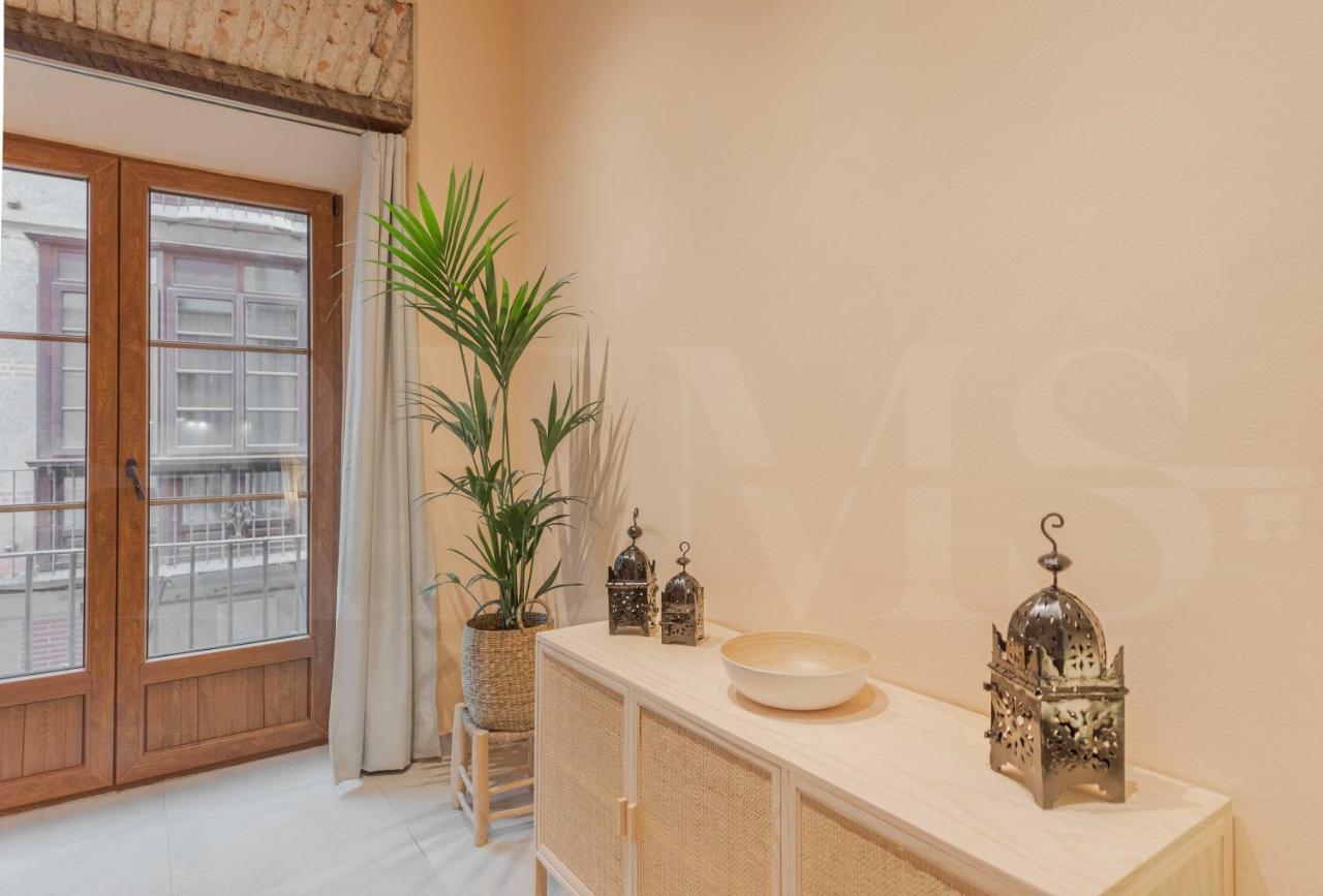 With Balcony In The Heart Of By Rems Málaga