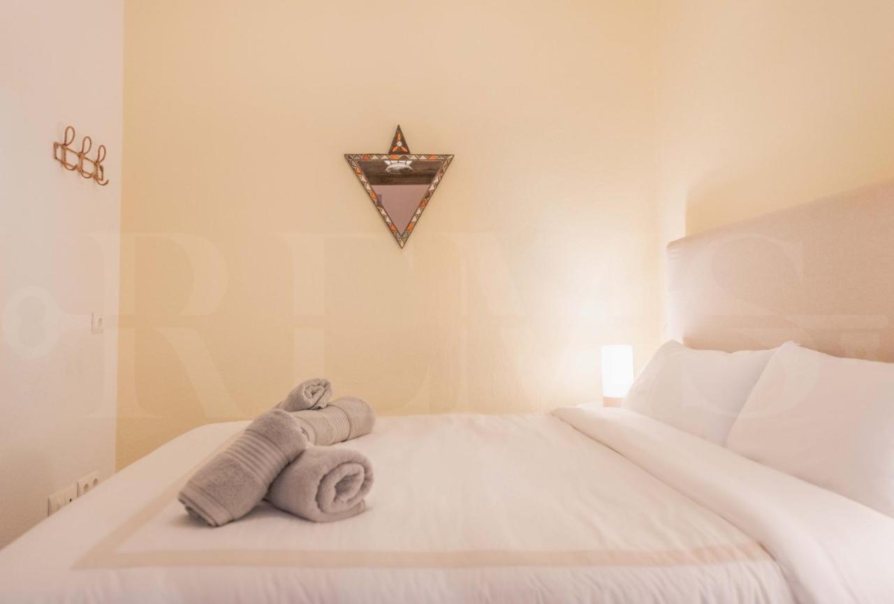 With Balcony In The Heart Of By Rems Apartamento *