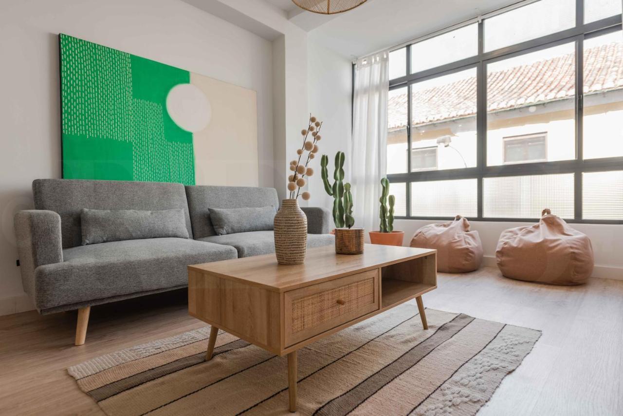 Peaceful & Bright With Patio - Center Apartamento