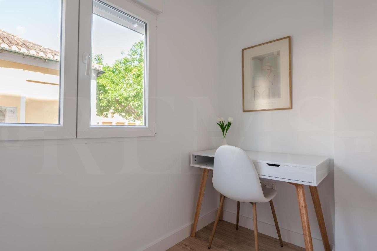 Peaceful & Bright With Patio - Center Apartamento Málaga
