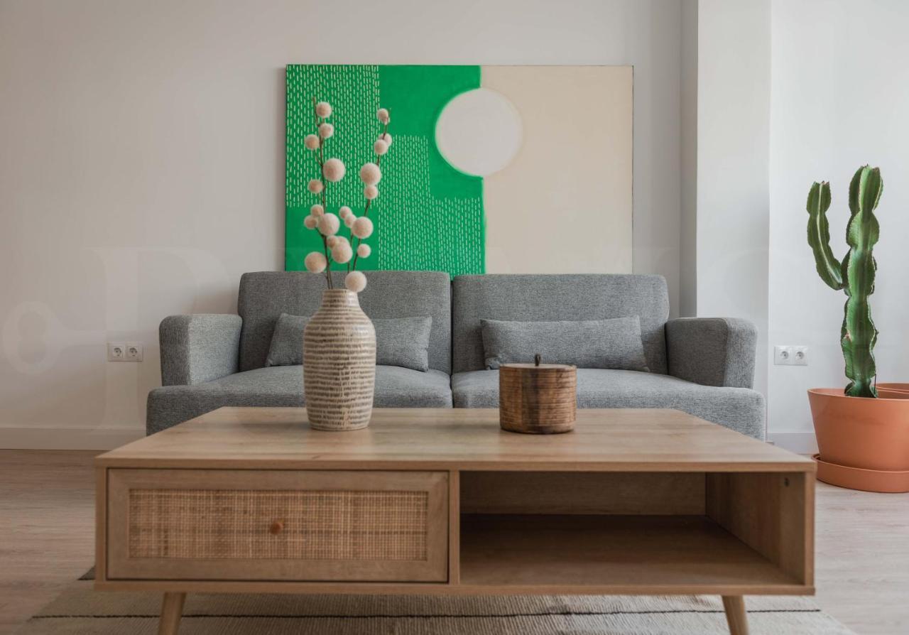 Peaceful & Bright With Patio - Center Apartamento *
