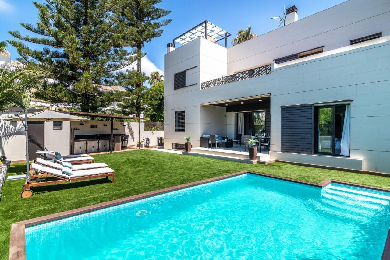Villa Vacation Marbella I Riviera Del Sol, Private Pool, Jacuzzi, Walking Distance To The Malaga