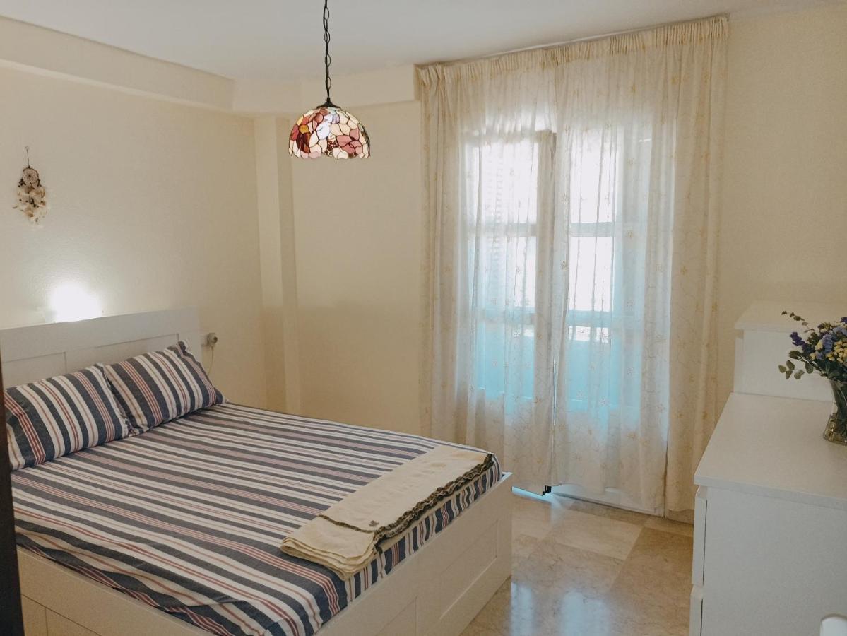 Quarto em Acomodações Particulares Confortable Habitación Céntrica En Piso Privado *